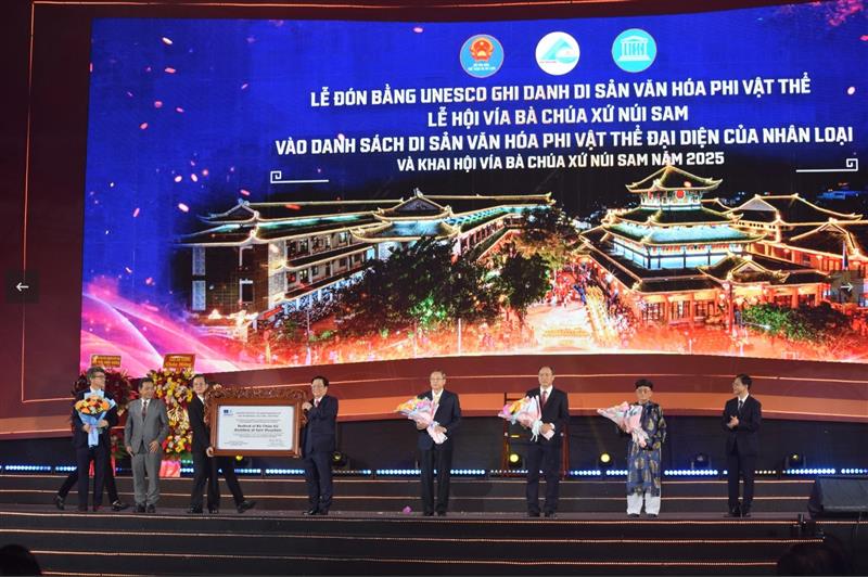 Vinh danh di sản và khai hội Vía bà Chúa Xứ núi Sam 2025